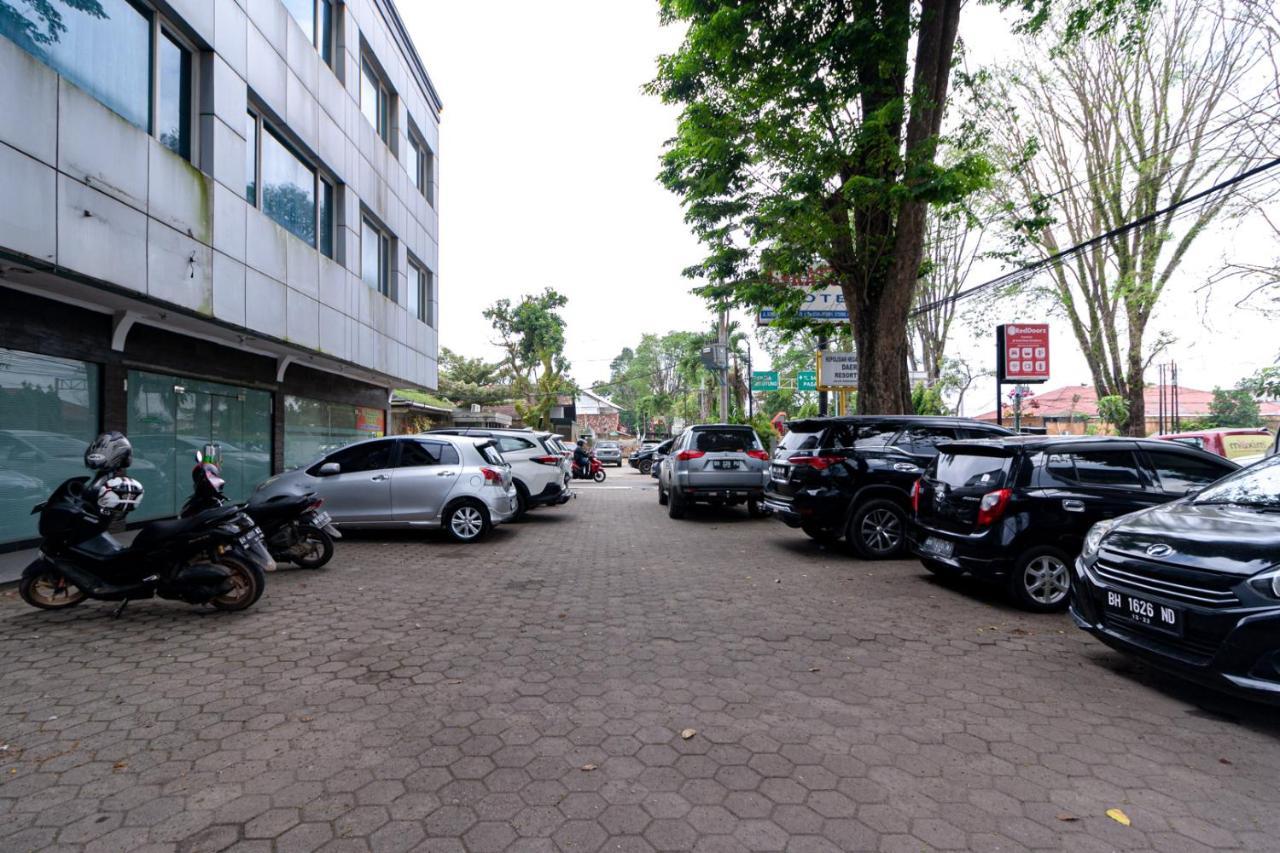 Reddoorz Premium At Hotel Ratu Residence Palmerah Exterior foto